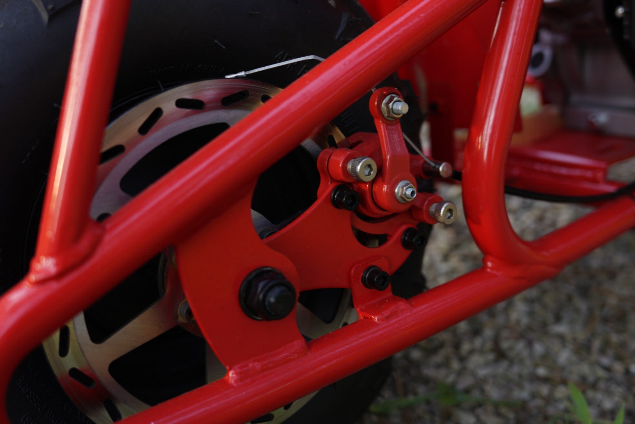 The rear disc brake of GMB100.